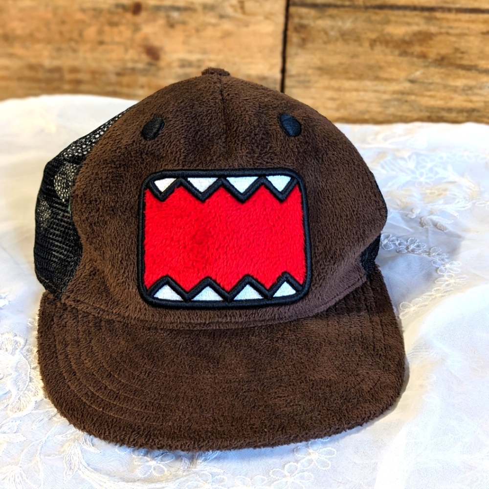 RARE Men Domo NHK Monster Mascot Fuzzy Mesh Trucker Hat Snapback Rare 2011 Adult